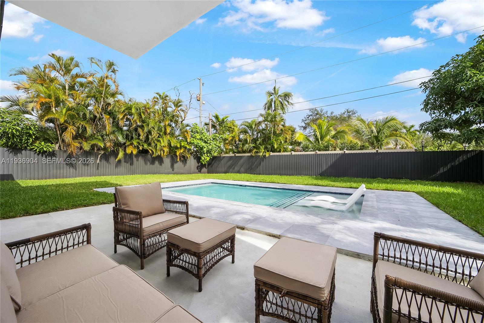 3056 NE 14th Ave Oakland Park, FL 33334