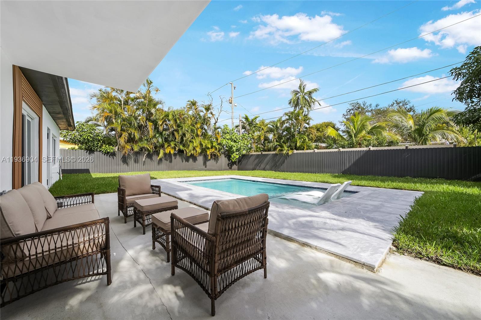 3056 NE 14th Ave Oakland Park, FL 33334