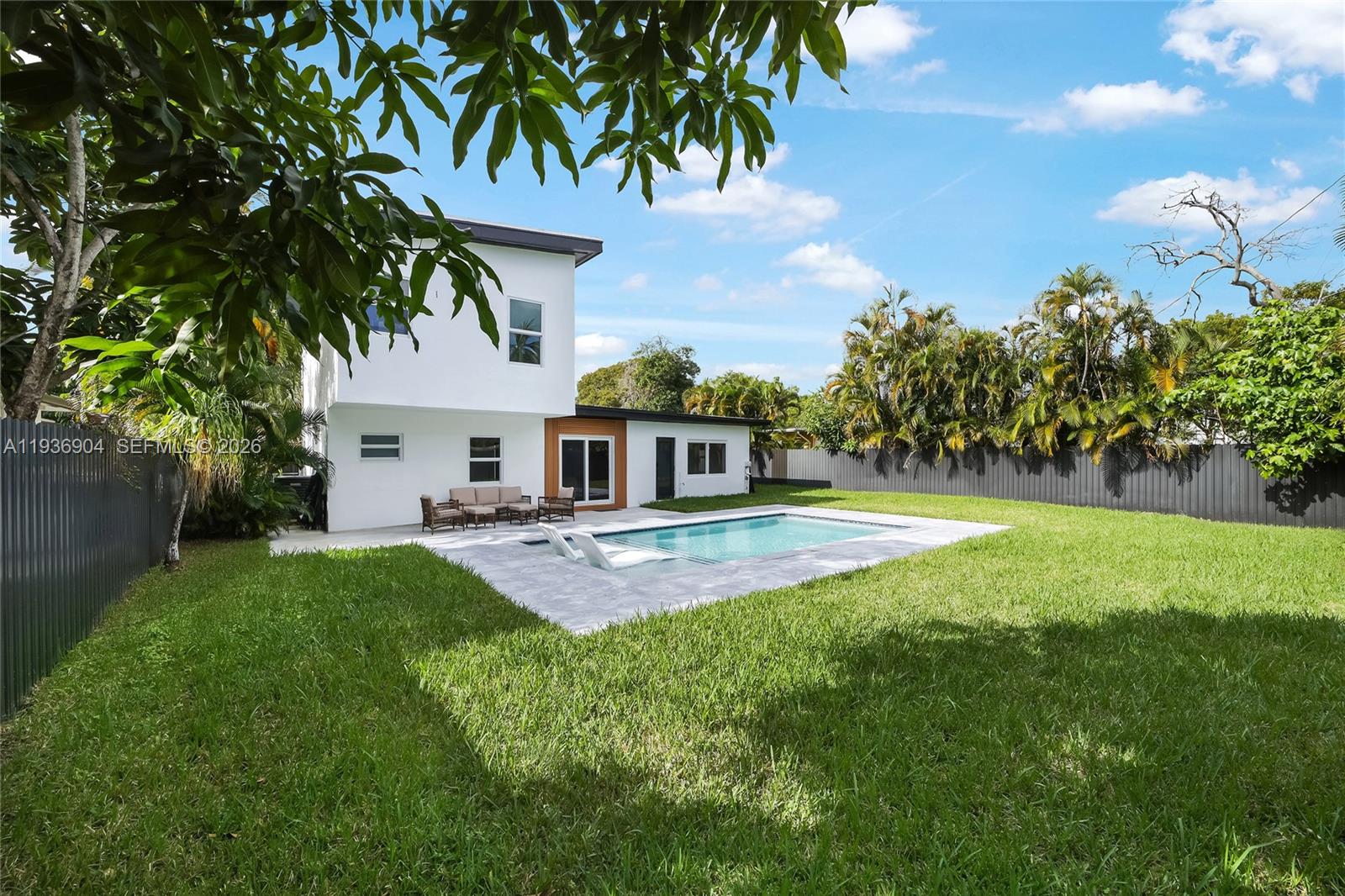 3056 NE 14th Ave Oakland Park, FL 33334