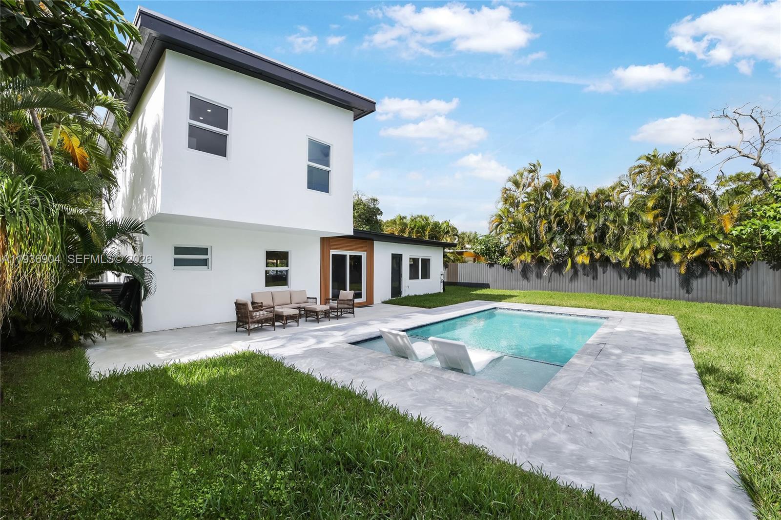 3056 NE 14th Ave Oakland Park, FL 33334