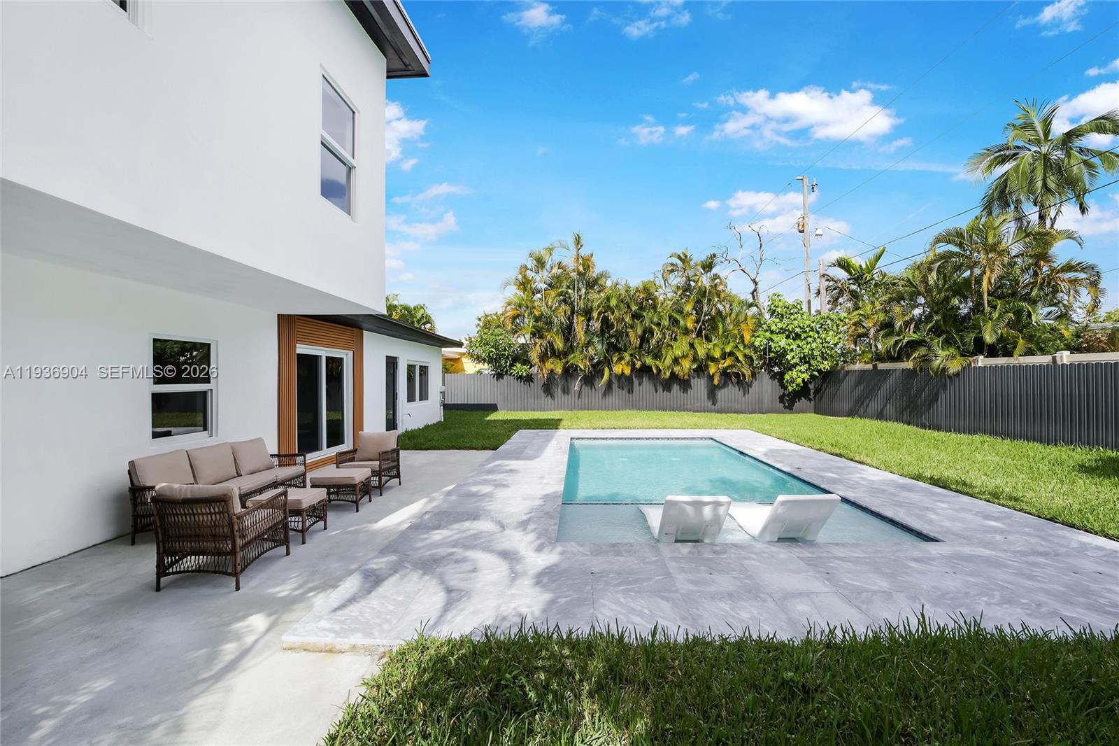 3056 NE 14th Ave Oakland Park, FL 33334