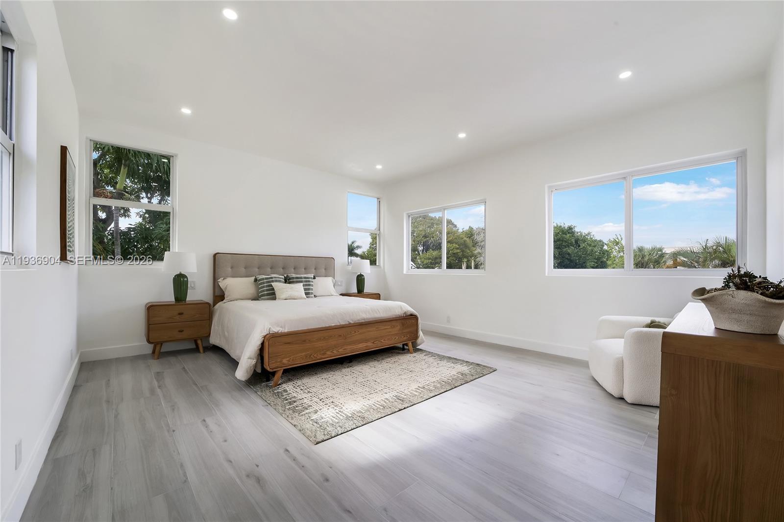 3056 NE 14th Ave Oakland Park, FL 33334