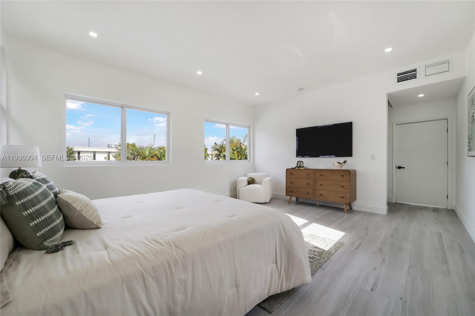 3056 NE 14th Ave Oakland Park, FL 33334