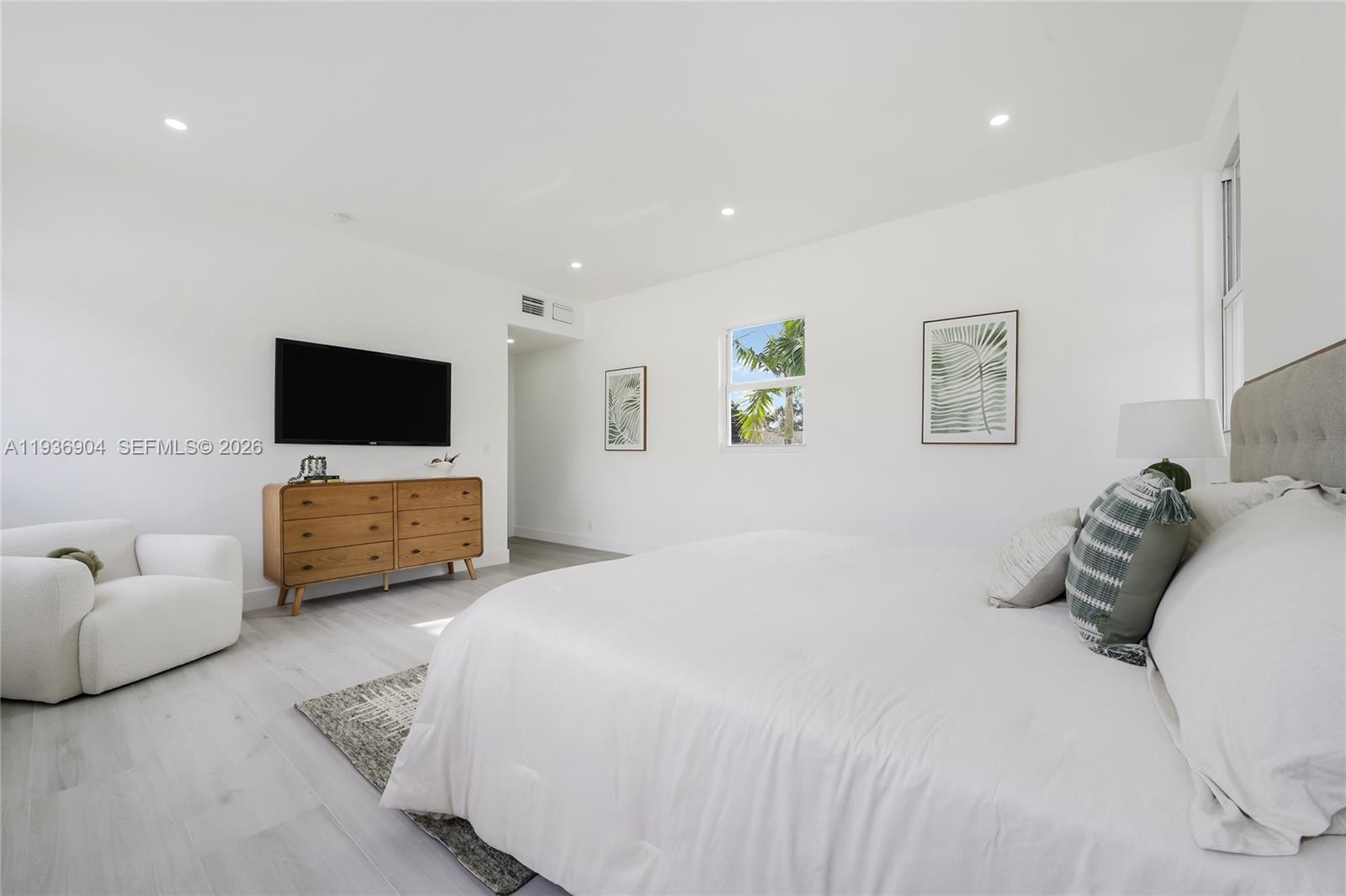 3056 NE 14th Ave Oakland Park, FL 33334