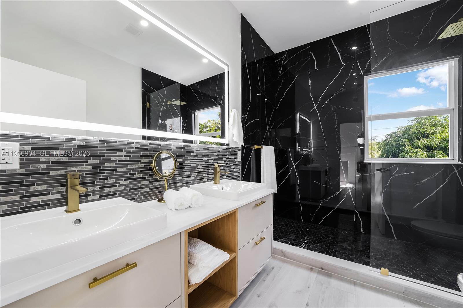 3056 NE 14th Ave Oakland Park, FL 33334