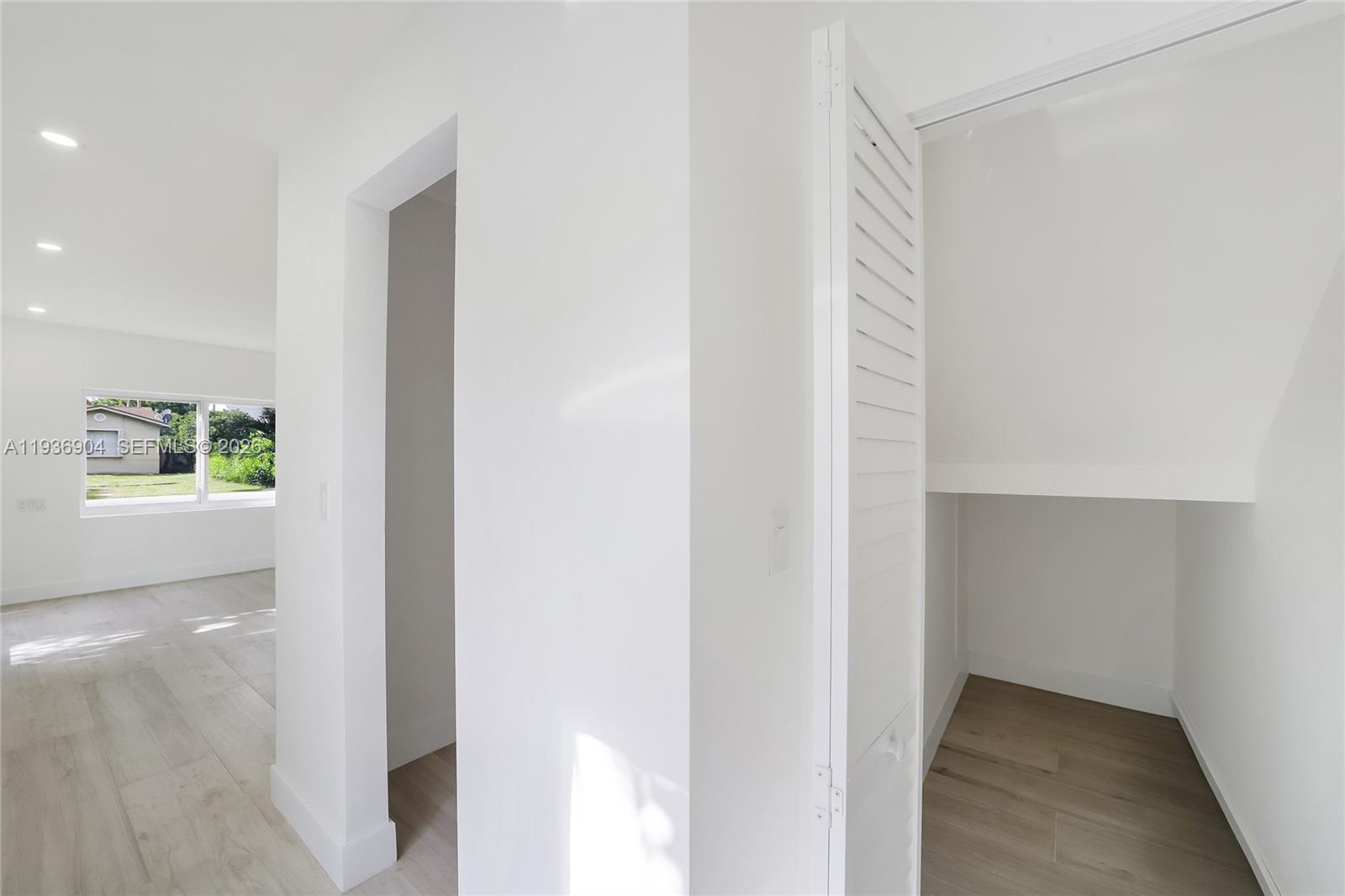 3056 NE 14th Ave Oakland Park, FL 33334