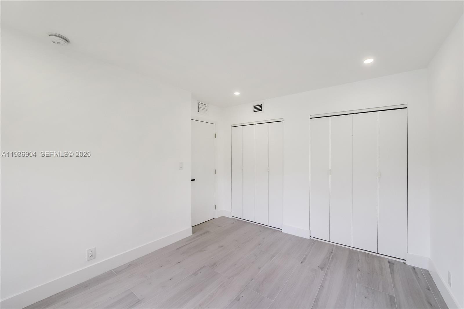 3056 NE 14th Ave Oakland Park, FL 33334