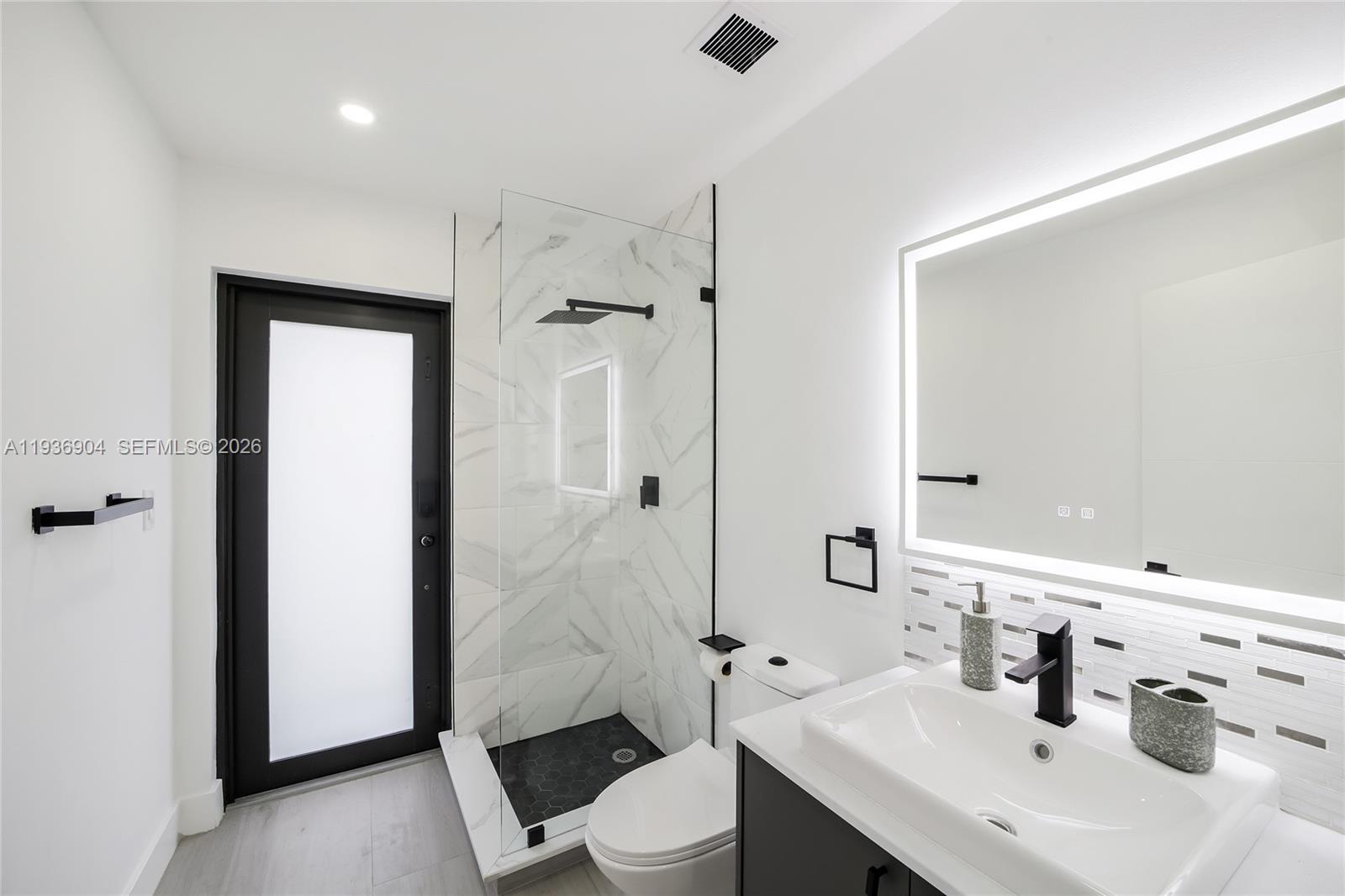 3056 NE 14th Ave Oakland Park, FL 33334