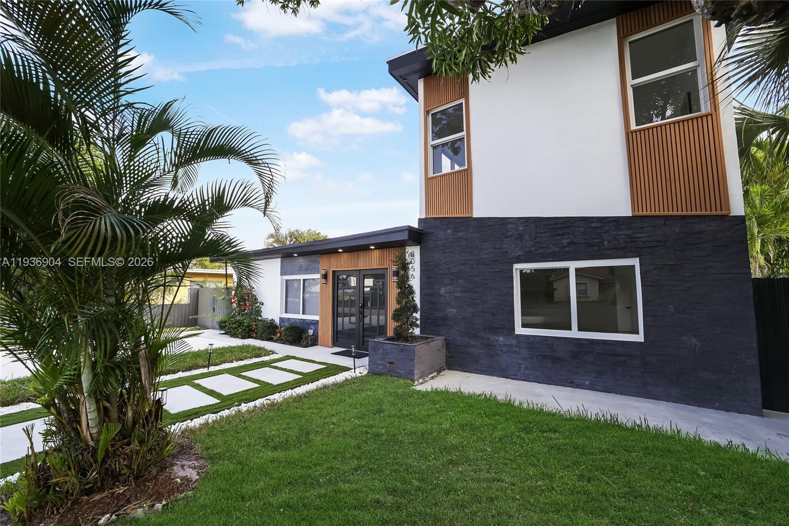 3056 NE 14th Ave Oakland Park, FL 33334