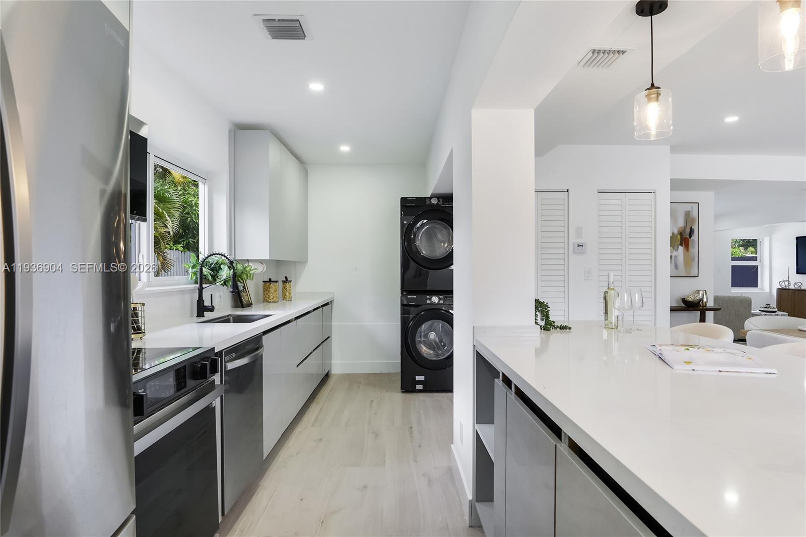 3056 NE 14th Ave Oakland Park, FL 33334