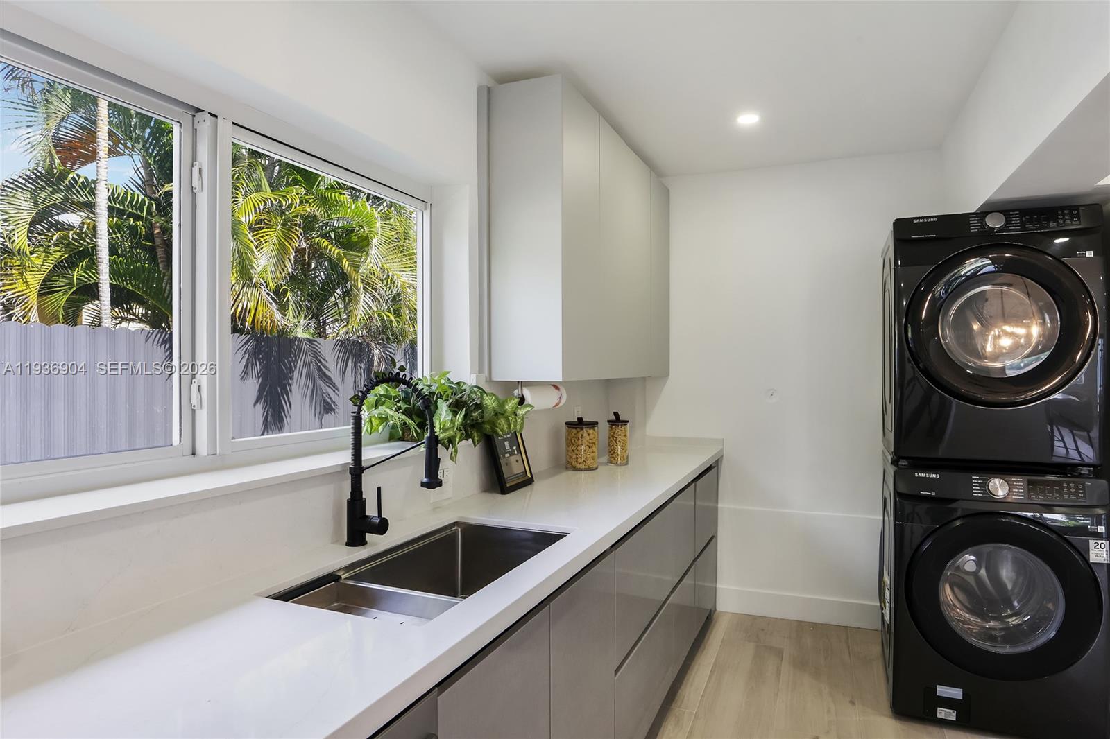 3056 NE 14th Ave Oakland Park, FL 33334