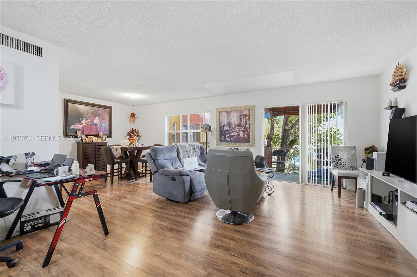 17901 NW 68th Ave #R206 Hialeah, FL 33015