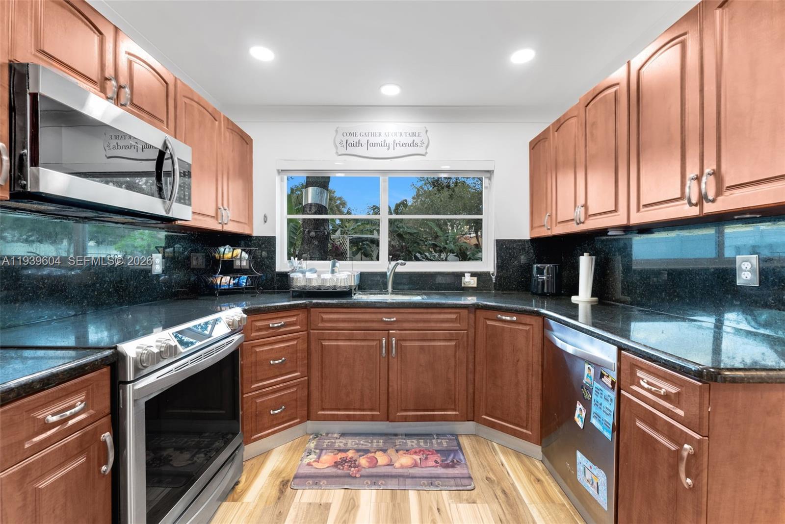 1289 NW 171st Ter Pembroke Pines, FL 33028