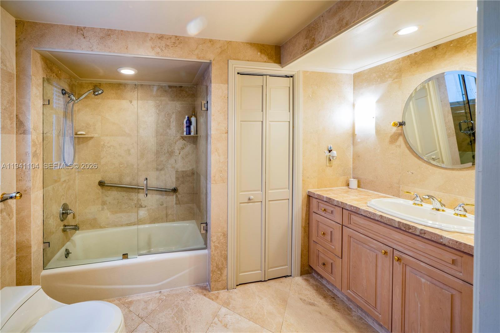 6465 Pine Tree Dr Cir Miami Beach, FL 33141