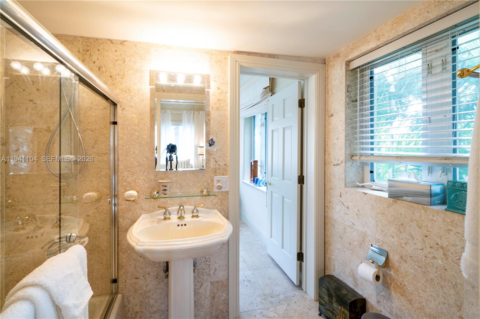 6465 Pine Tree Dr Cir Miami Beach, FL 33141