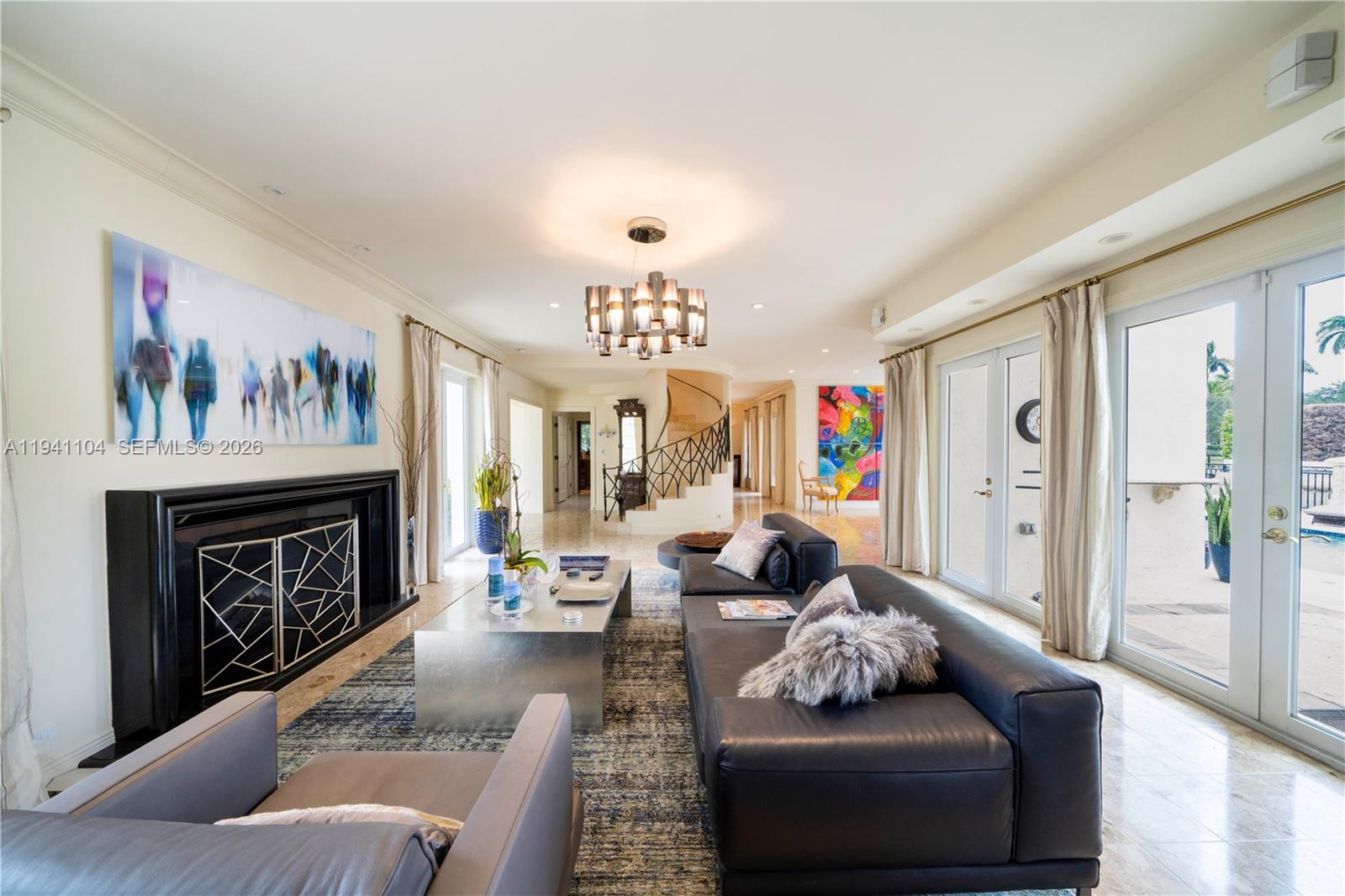 6465 Pine Tree Dr Cir Miami Beach, FL 33141