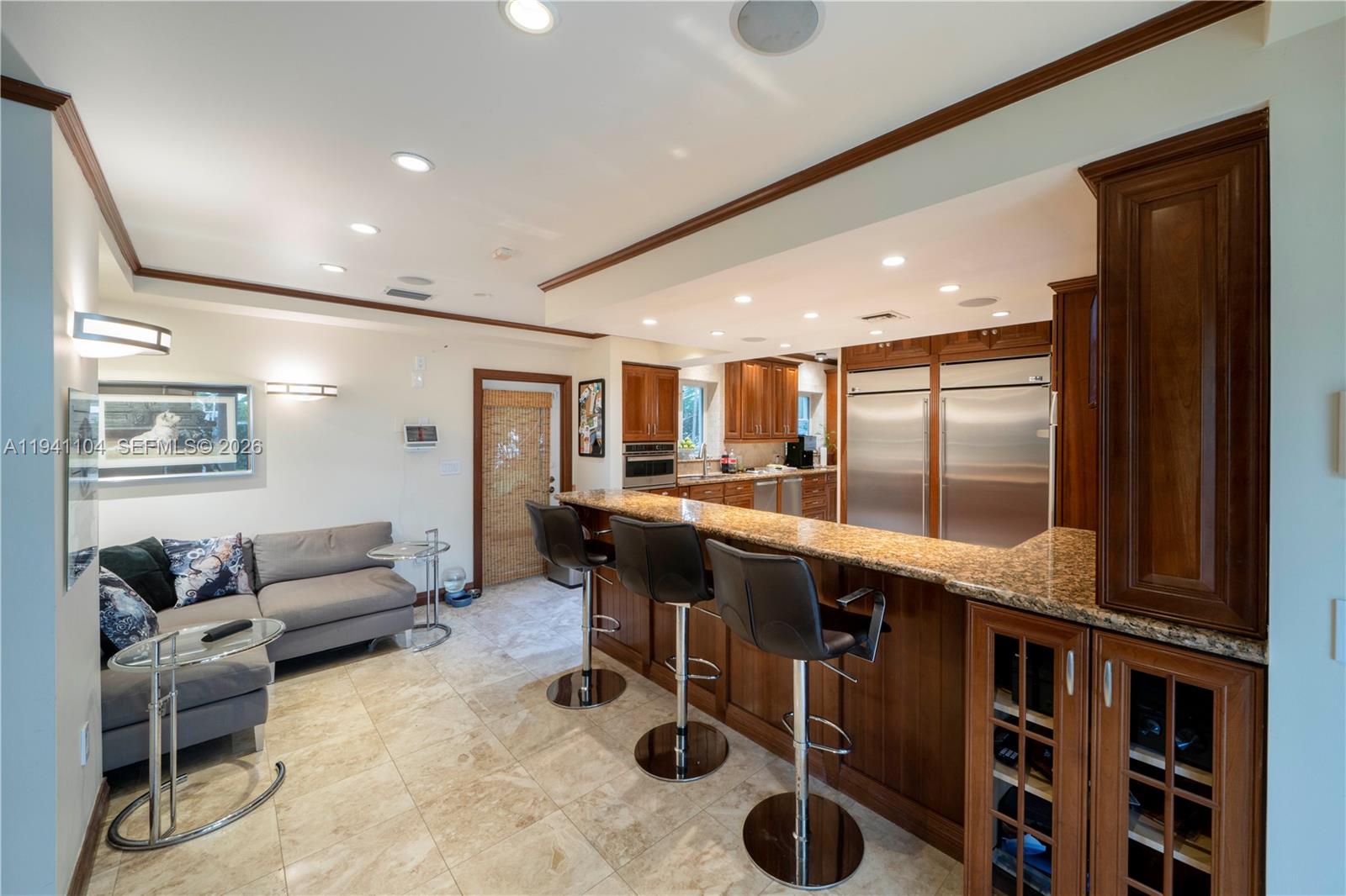 6465 Pine Tree Dr Cir Miami Beach, FL 33141