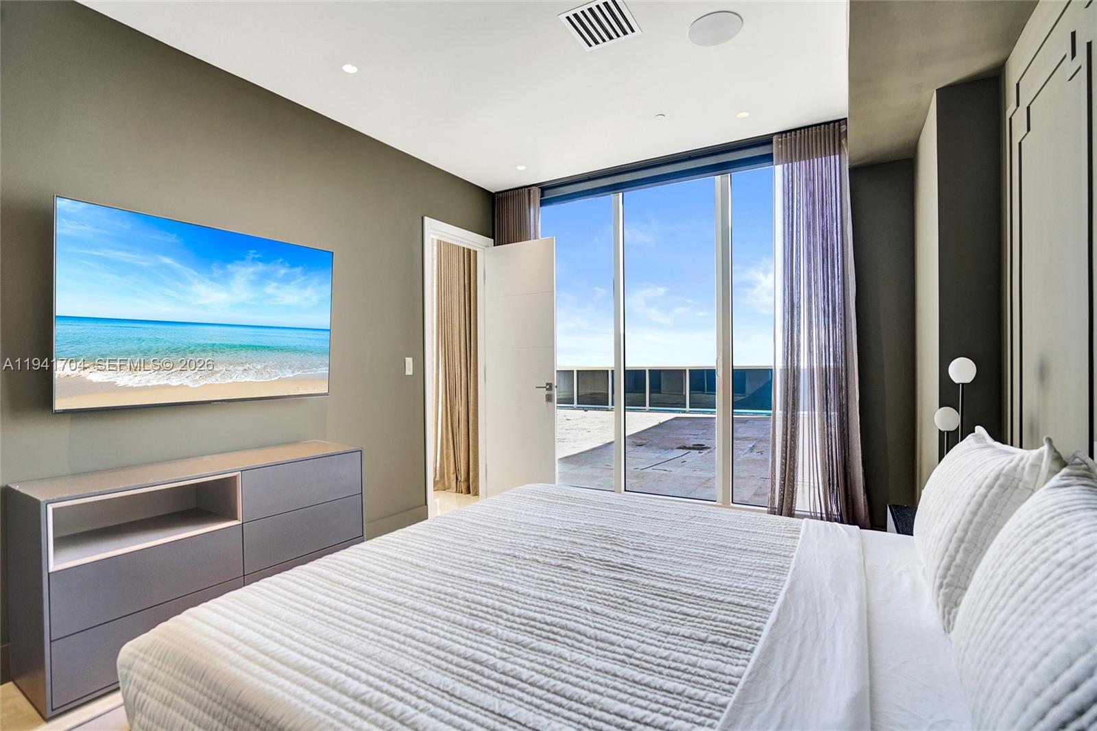 1800 S Ocean Dr #4403 Hallandale Beach, FL 33009