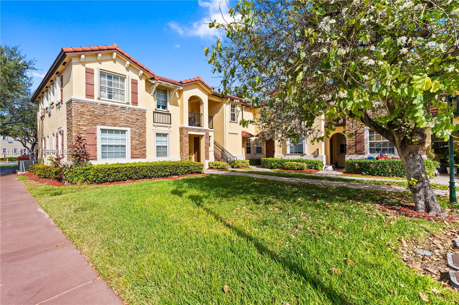 1655 NE 33rd Rd #102-4