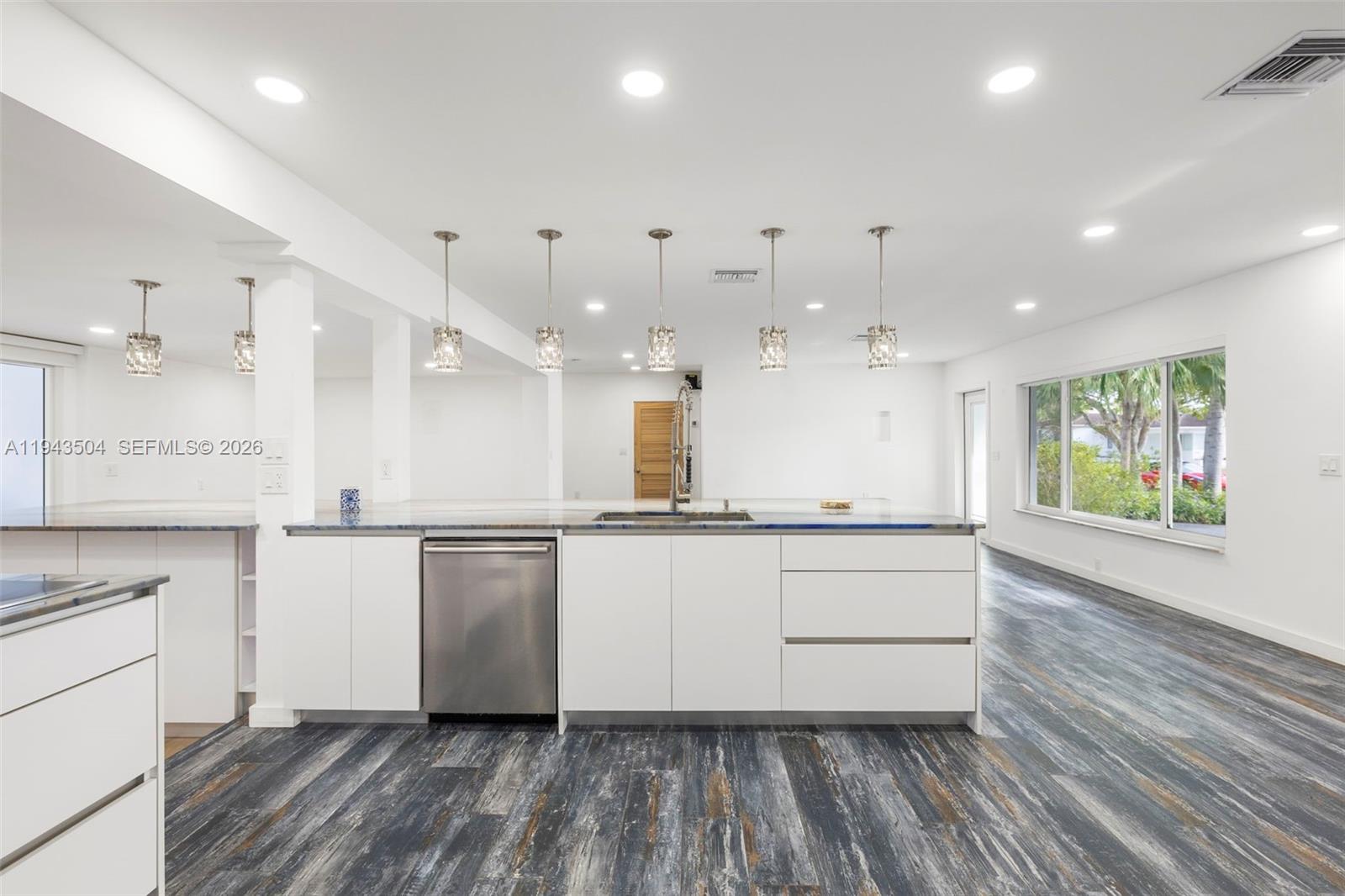 1895 Ixora Rd North Miami, FL 33181