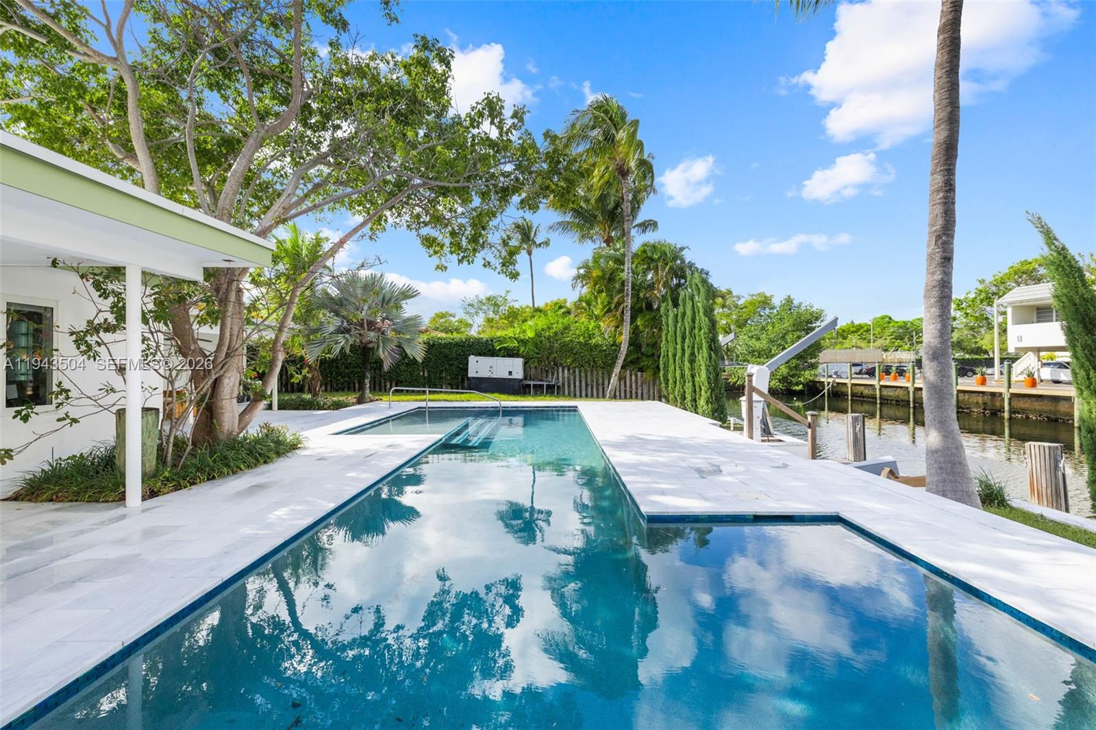 1895 Ixora Rd North Miami, FL 33181