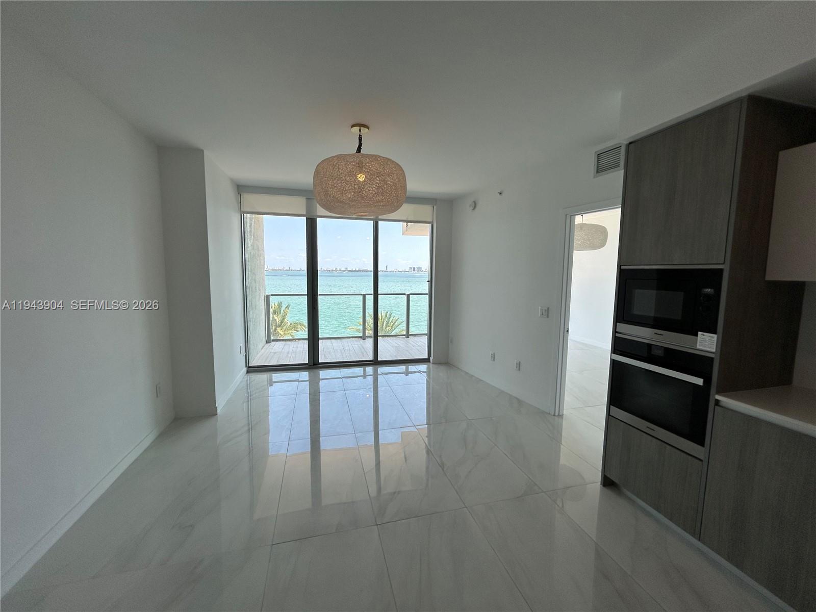 image Biscayne Beach Condo4