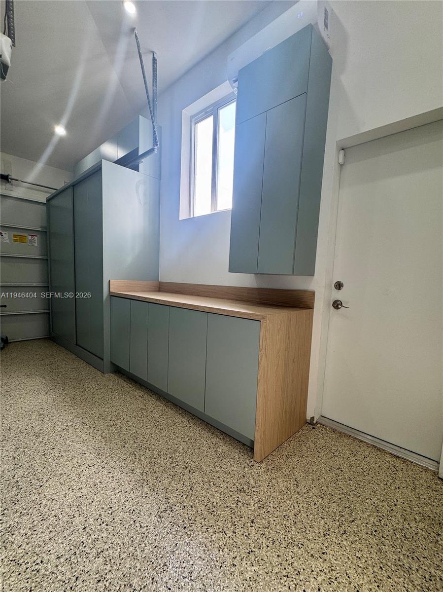 6365 SW 30th St Miami, FL 33155