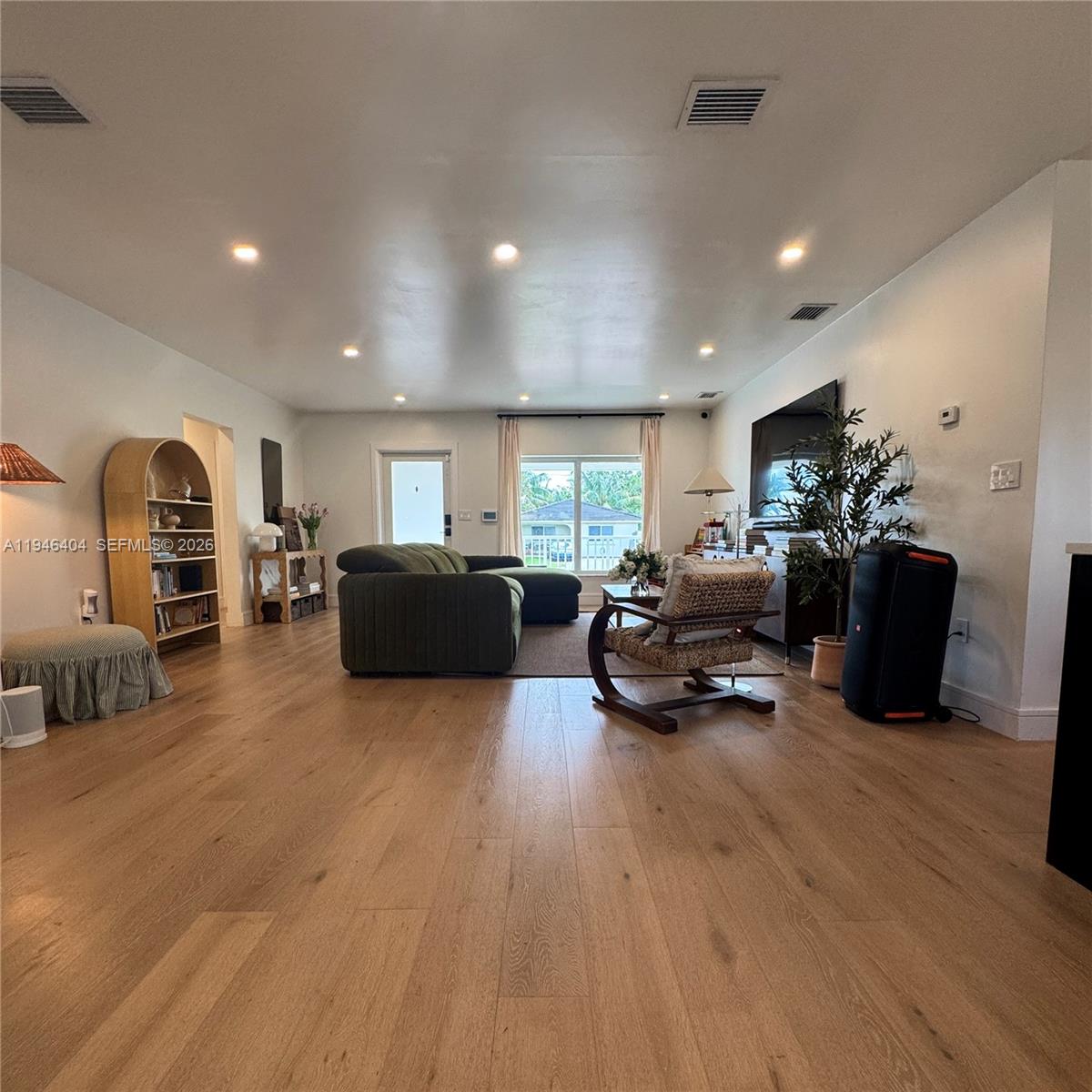 6365 SW 30th St Miami, FL 33155