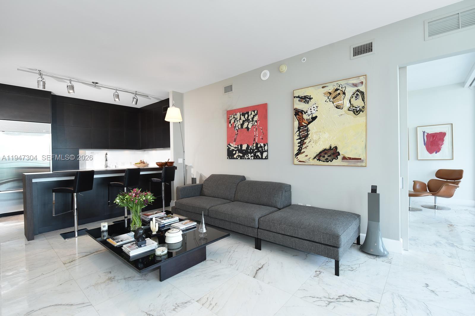 image Paramount Bay9