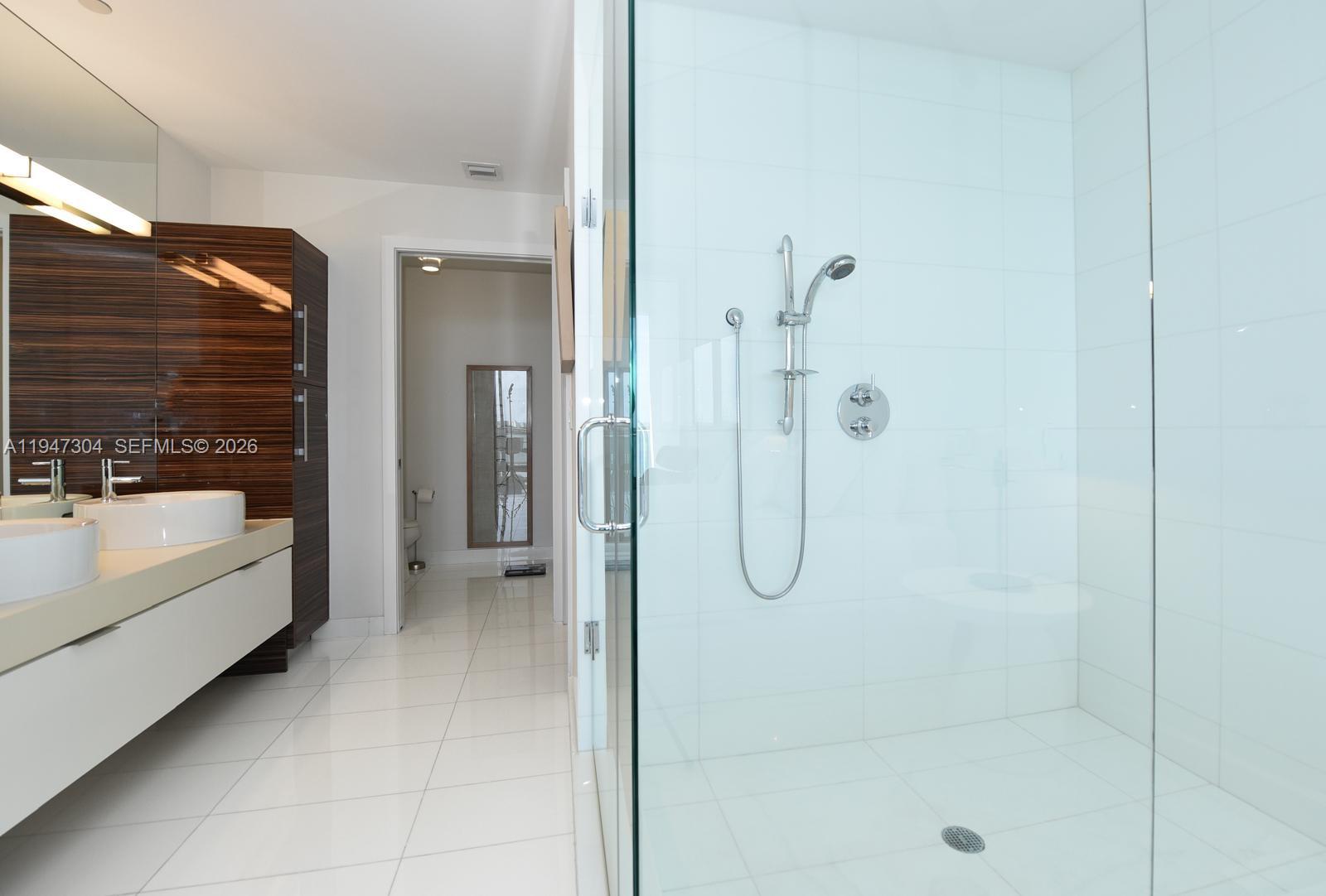 image Paramount Bay8