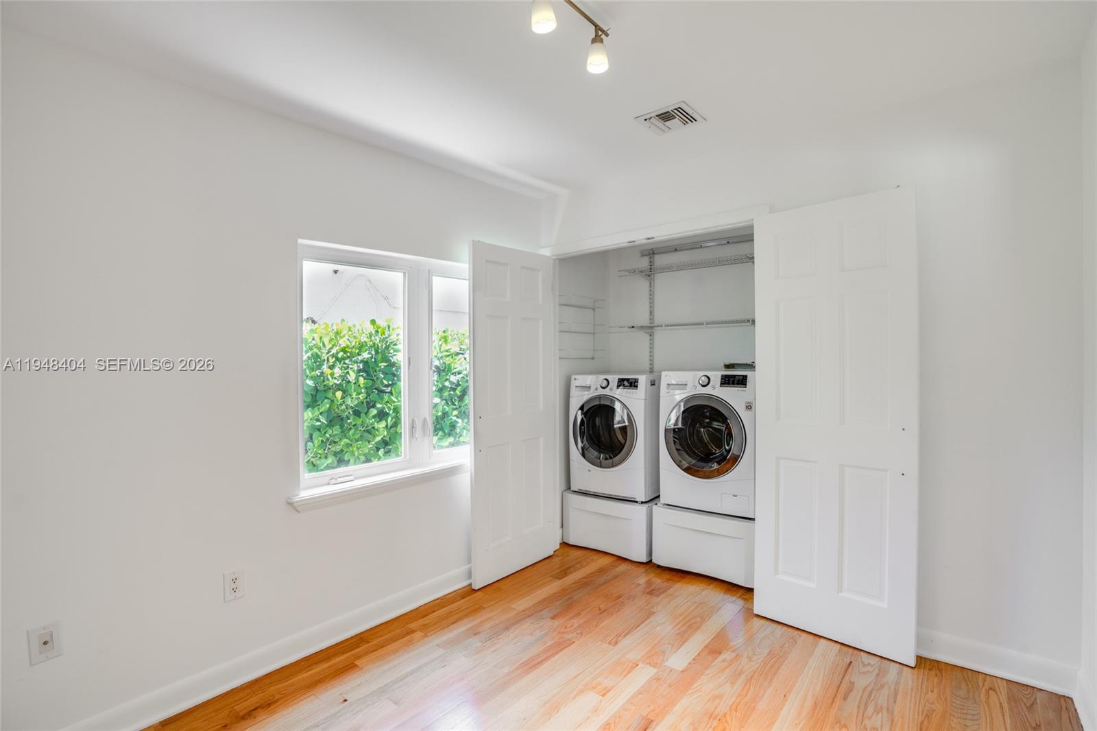 527 SW 20th Rd Miami, FL 33129