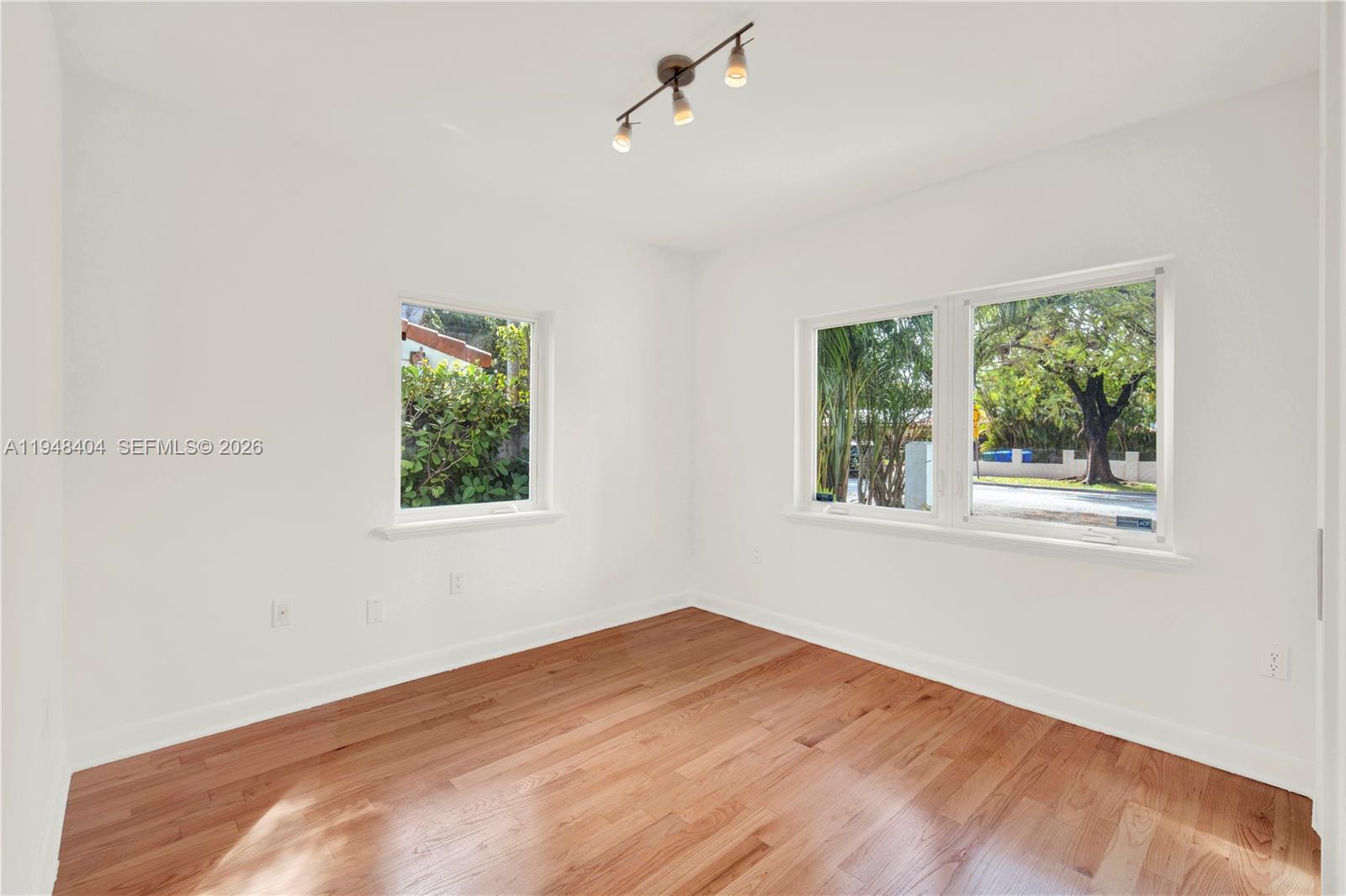 527 SW 20th Rd Miami, FL 33129