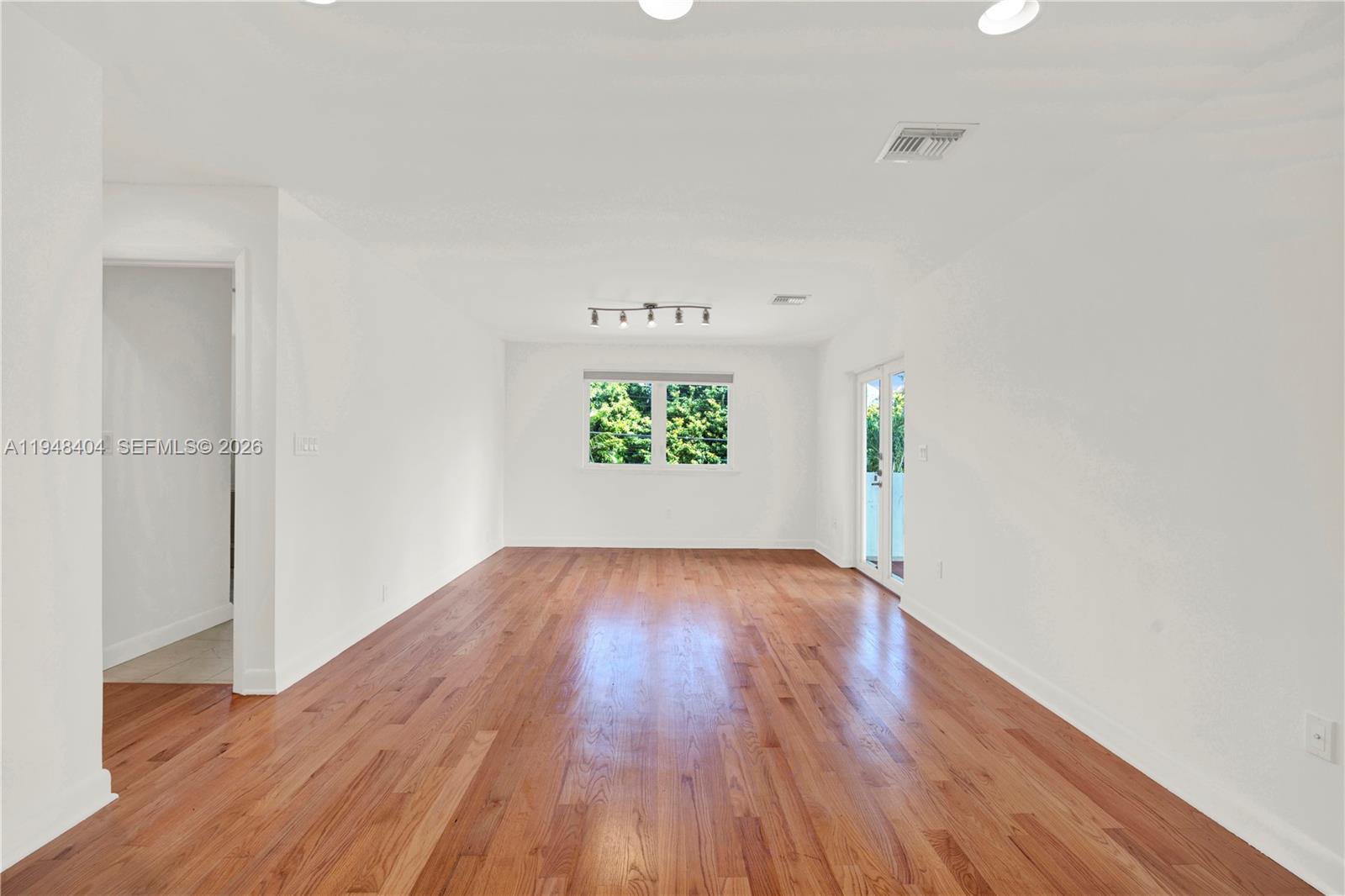 527 SW 20th Rd Miami, FL 33129