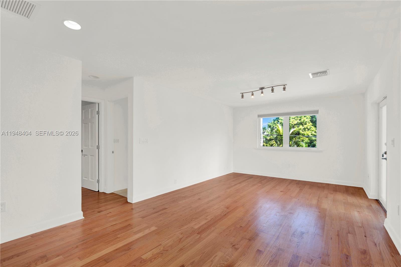 527 SW 20th Rd Miami, FL 33129