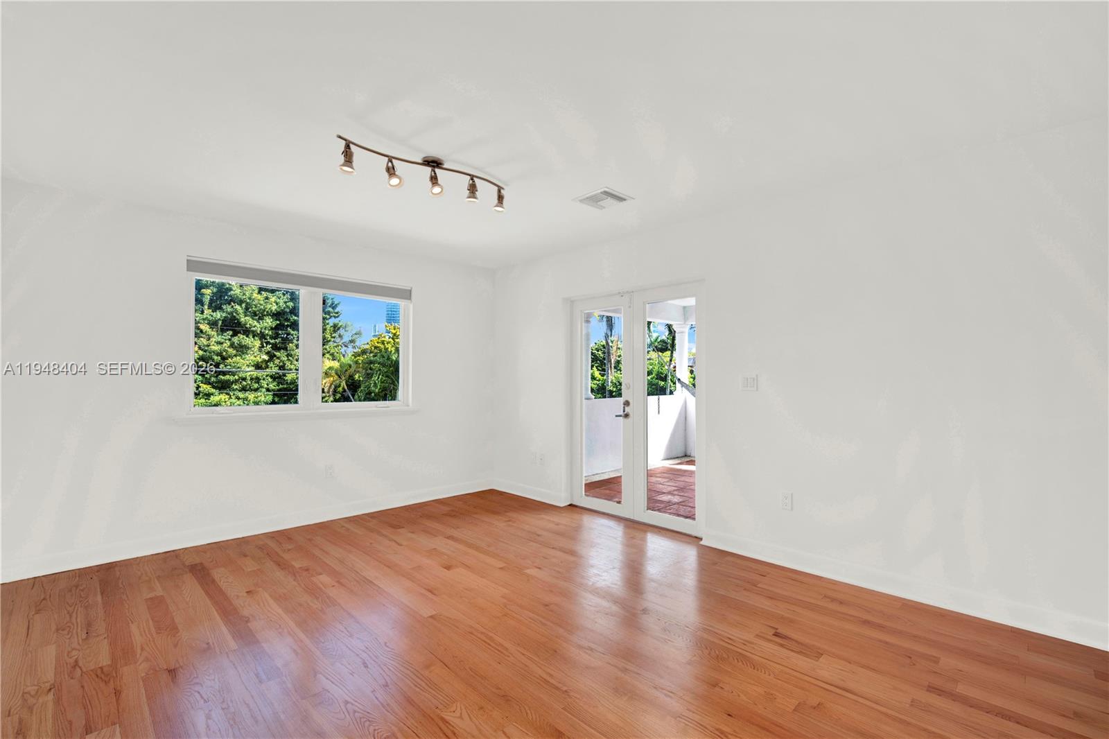 527 SW 20th Rd Miami, FL 33129