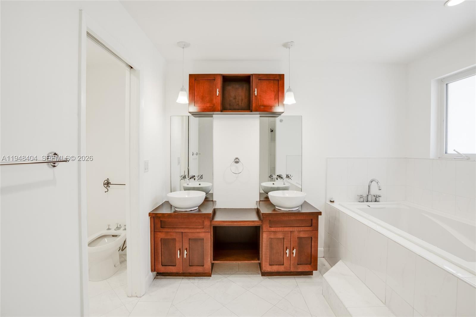 527 SW 20th Rd Miami, FL 33129