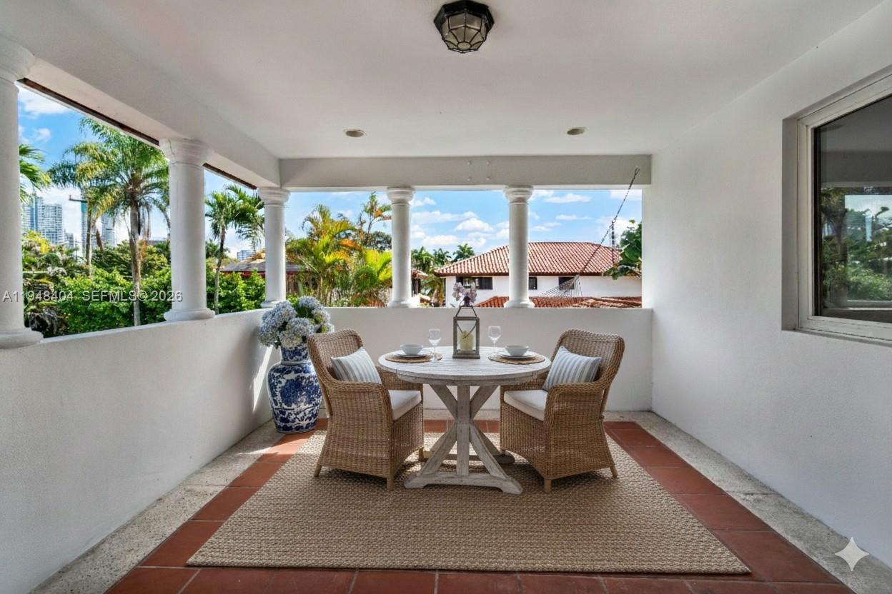 527 SW 20th Rd Miami, FL 33129