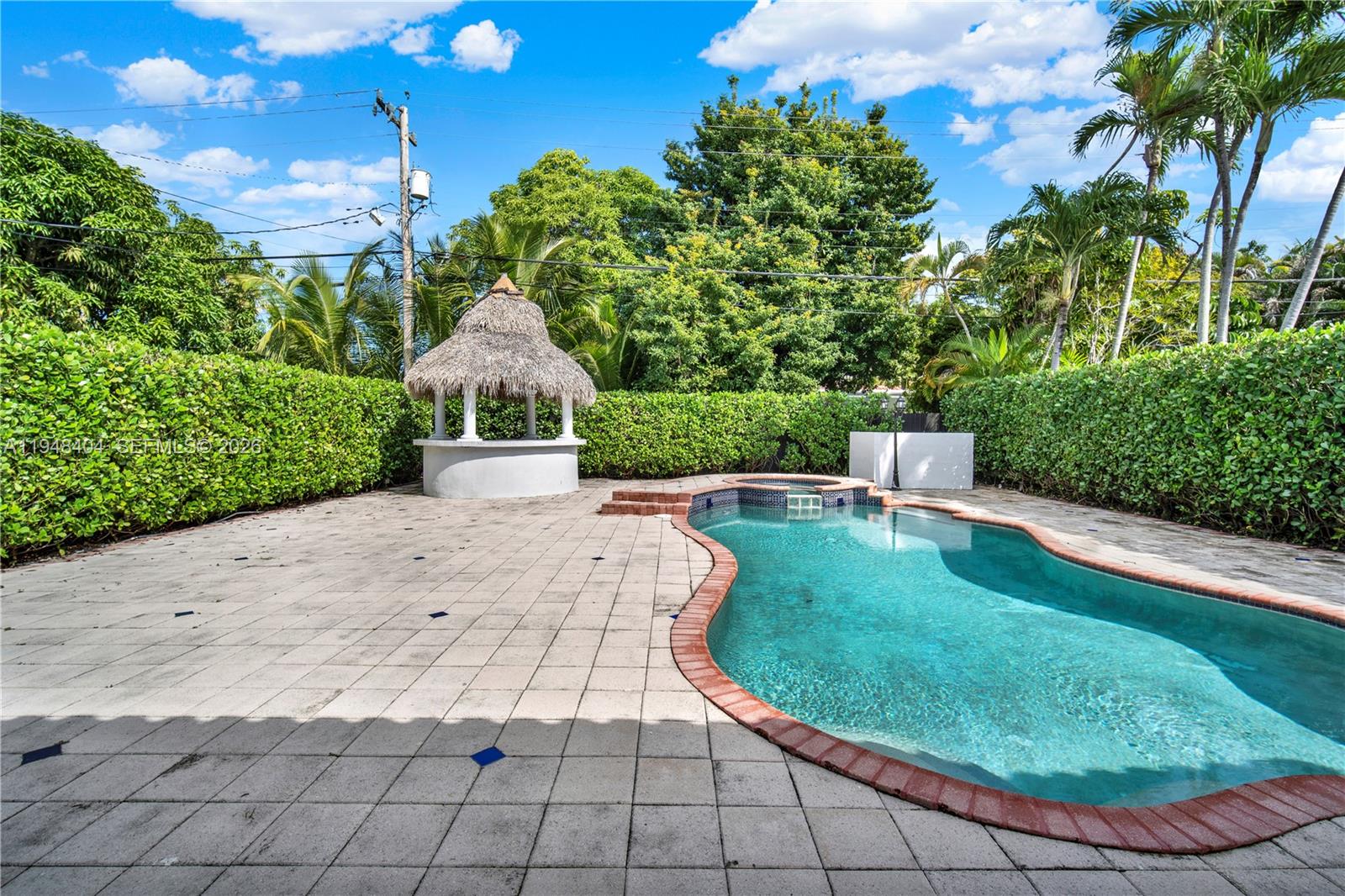 527 SW 20th Rd Miami, FL 33129