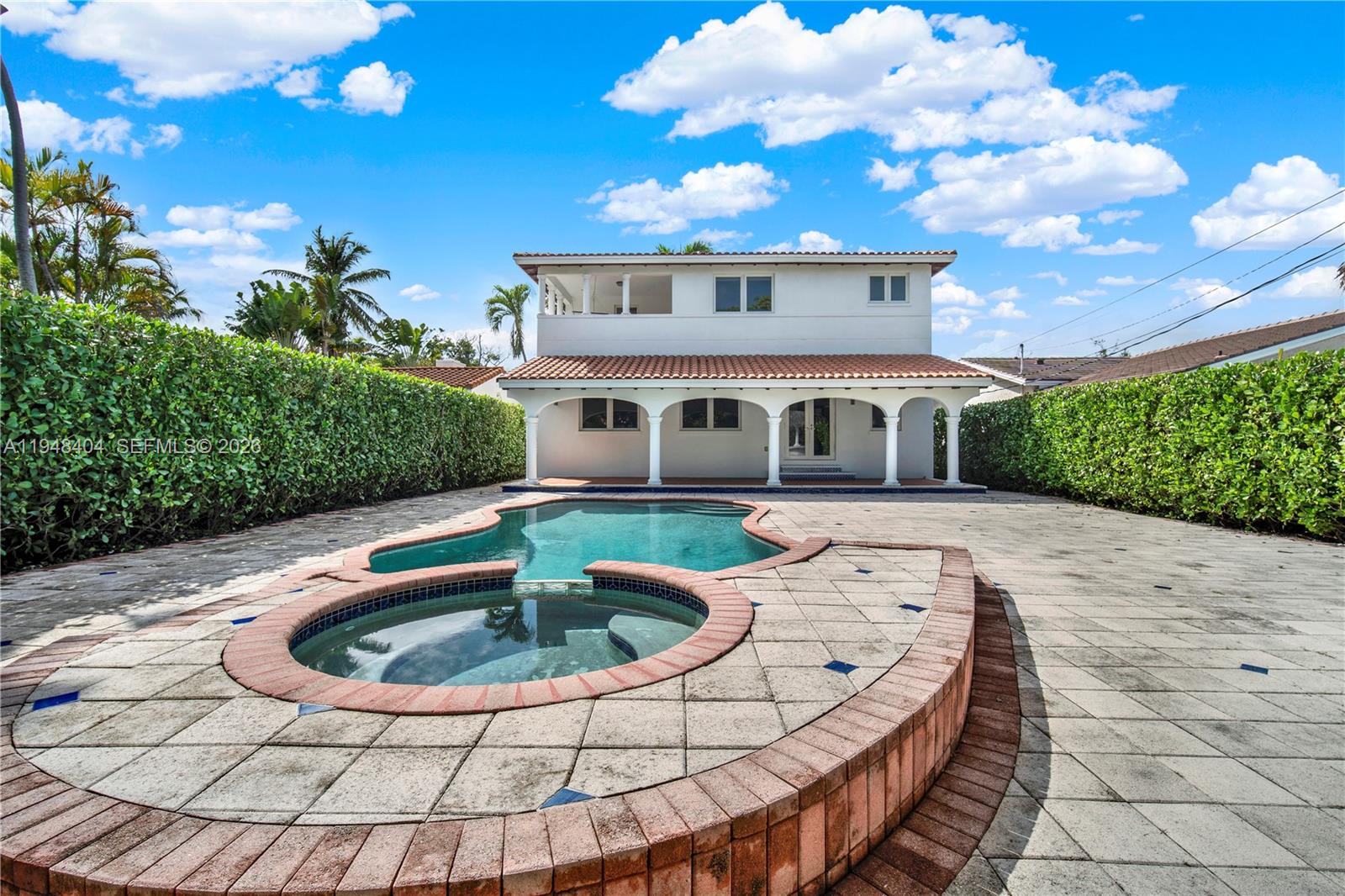 527 SW 20th Rd Miami, FL 33129