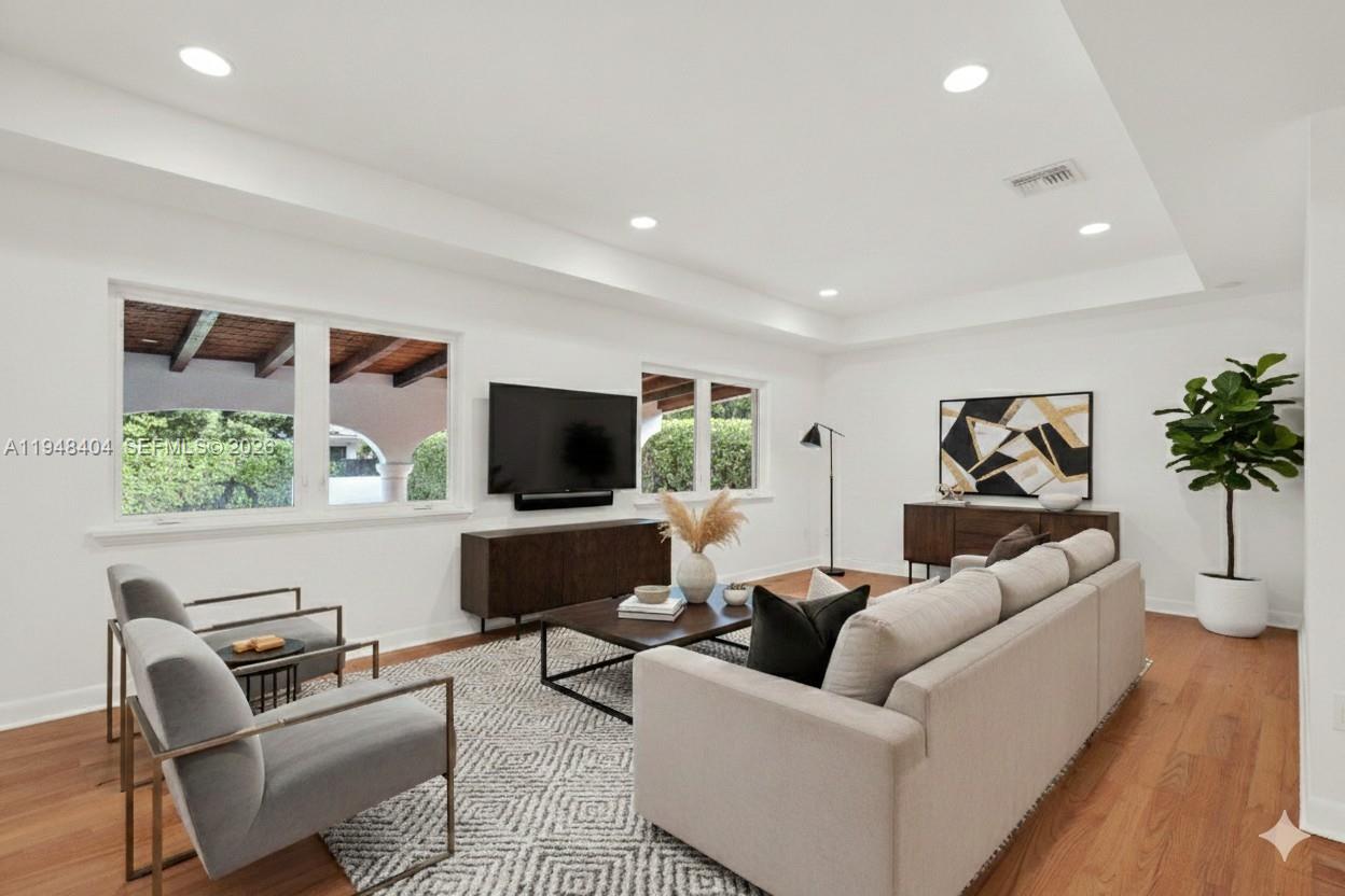 527 SW 20th Rd Miami, FL 33129