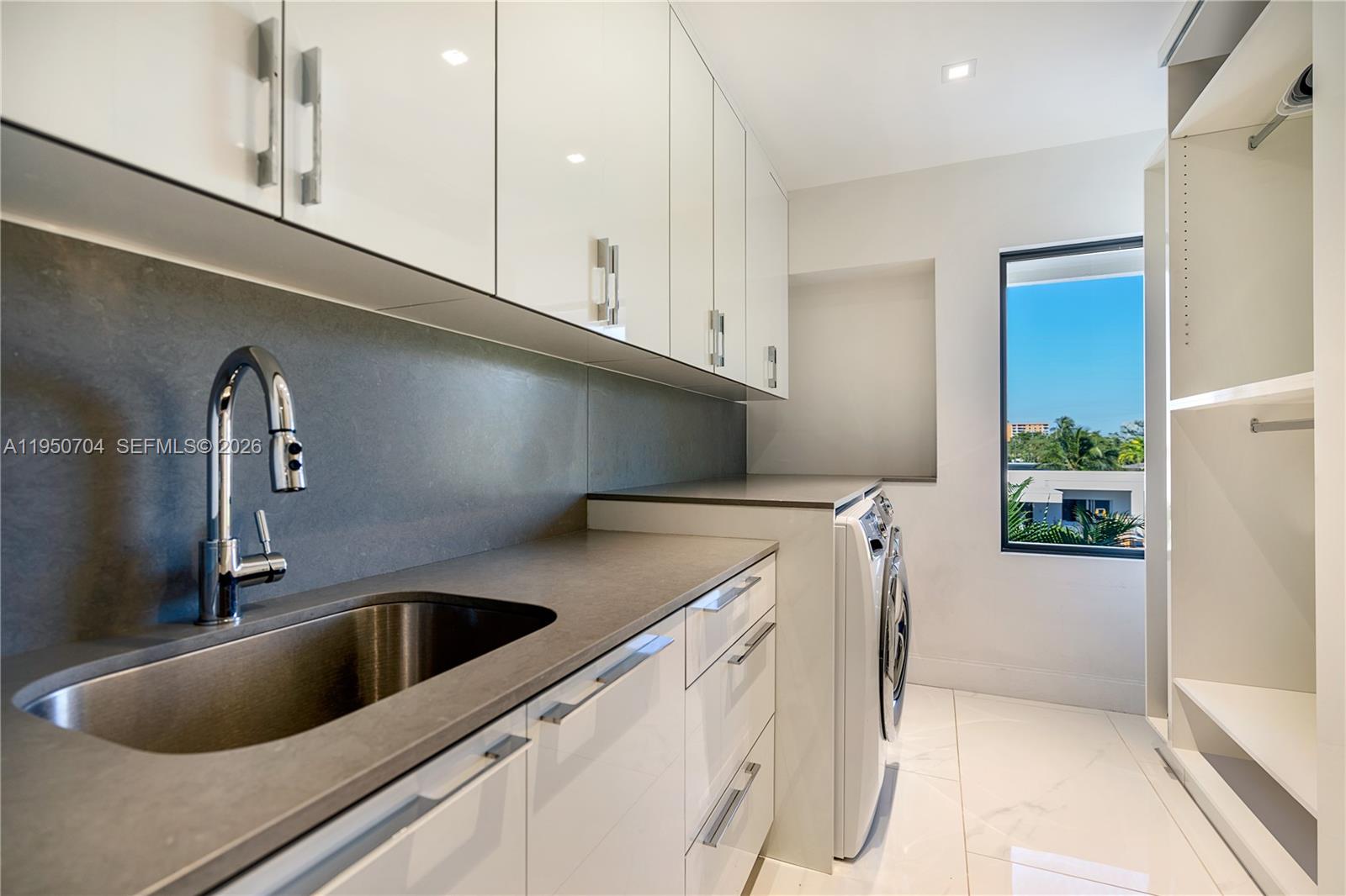 2370 Bayview Ln North Miami, FL 33181