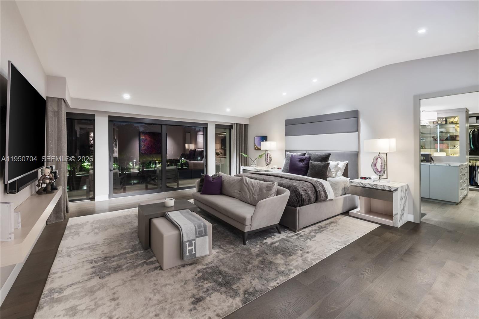 2370 Bayview Ln North Miami, FL 33181