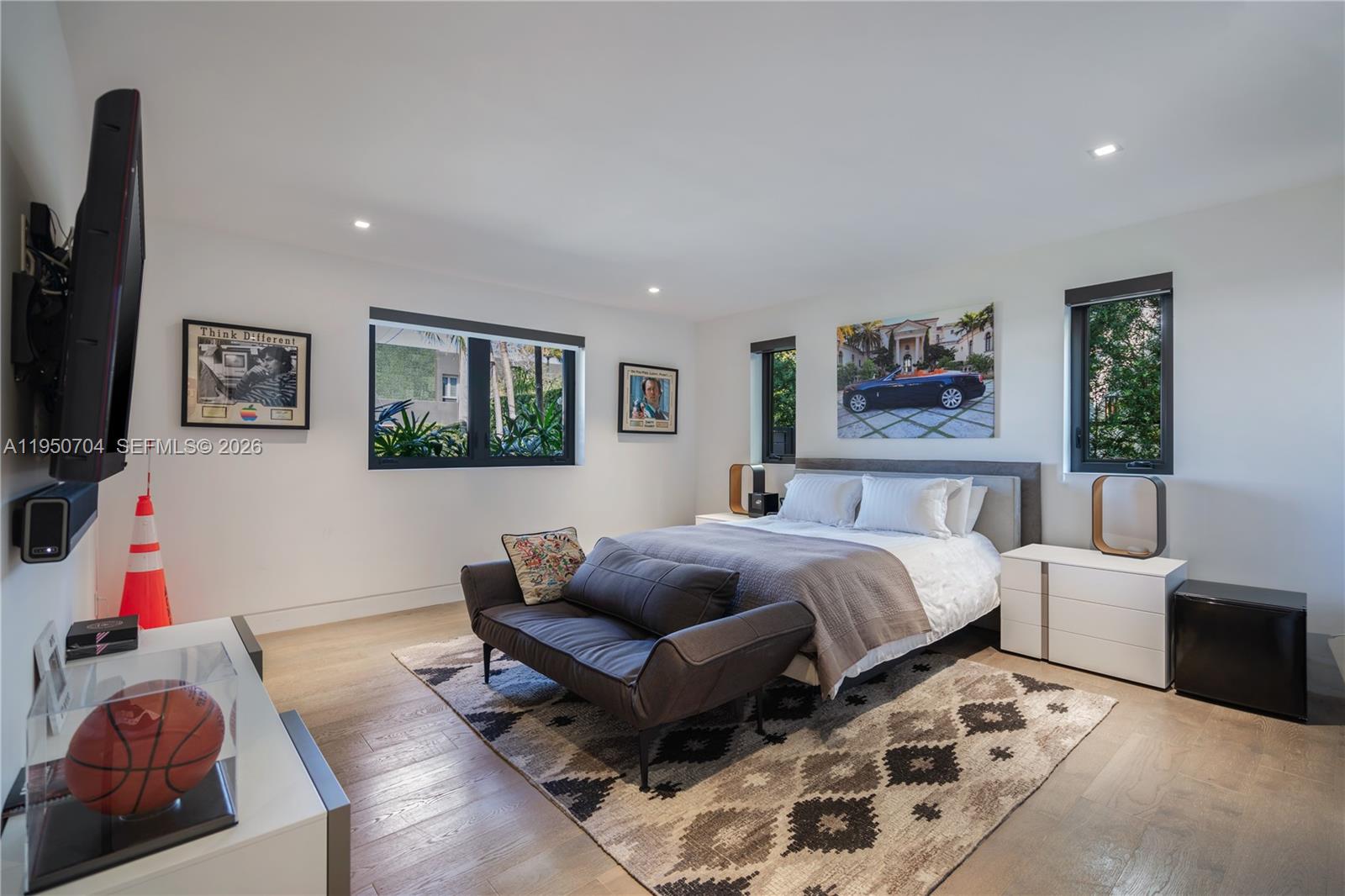 2370 Bayview Ln North Miami, FL 33181