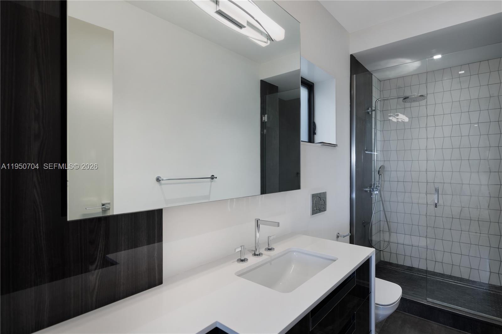 2370 Bayview Ln North Miami, FL 33181