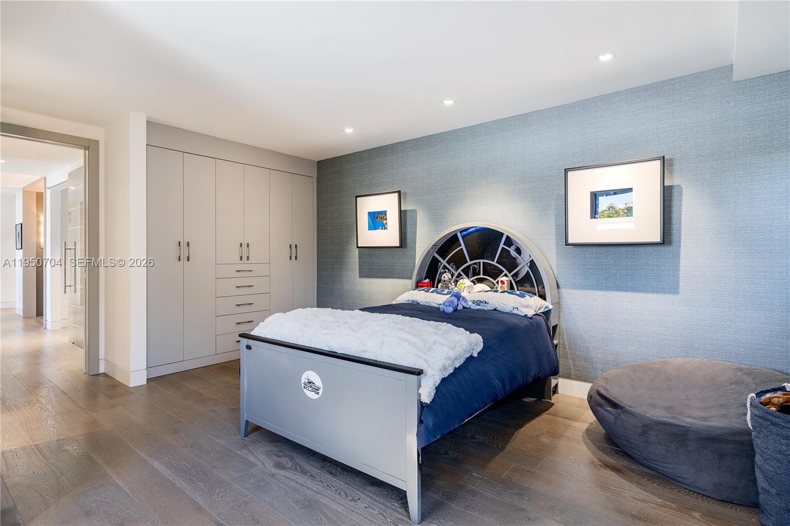 2370 Bayview Ln North Miami, FL 33181