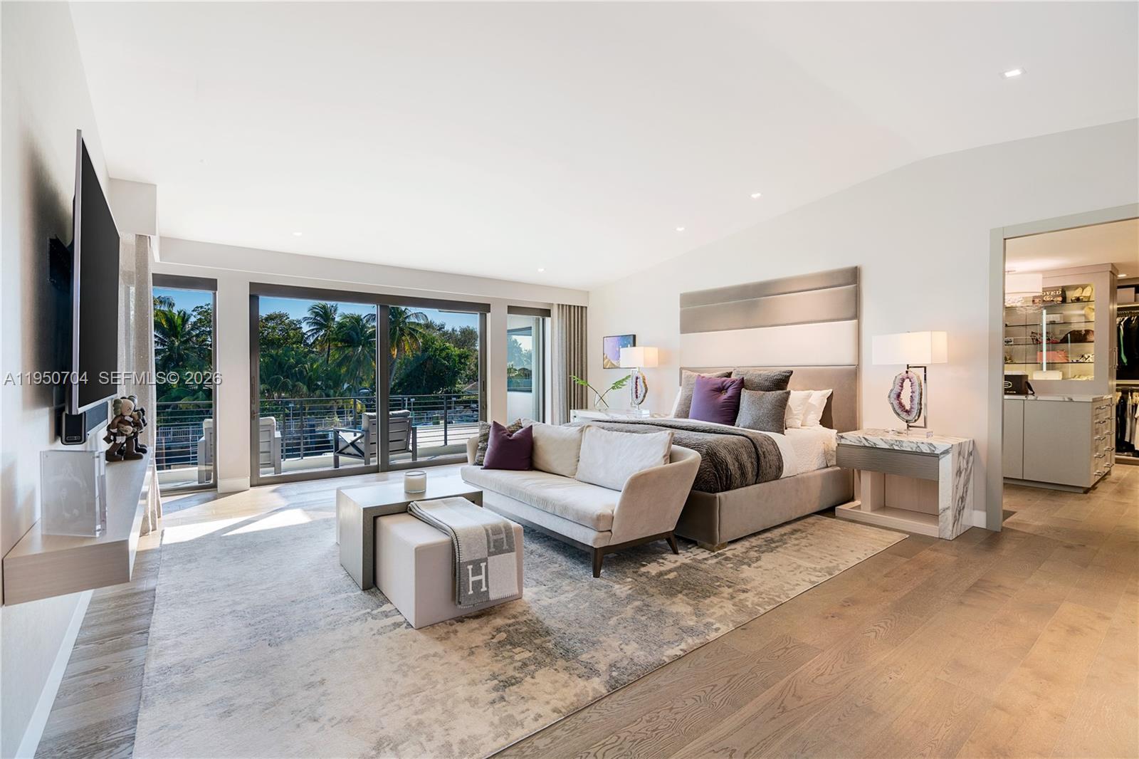 2370 Bayview Ln North Miami, FL 33181