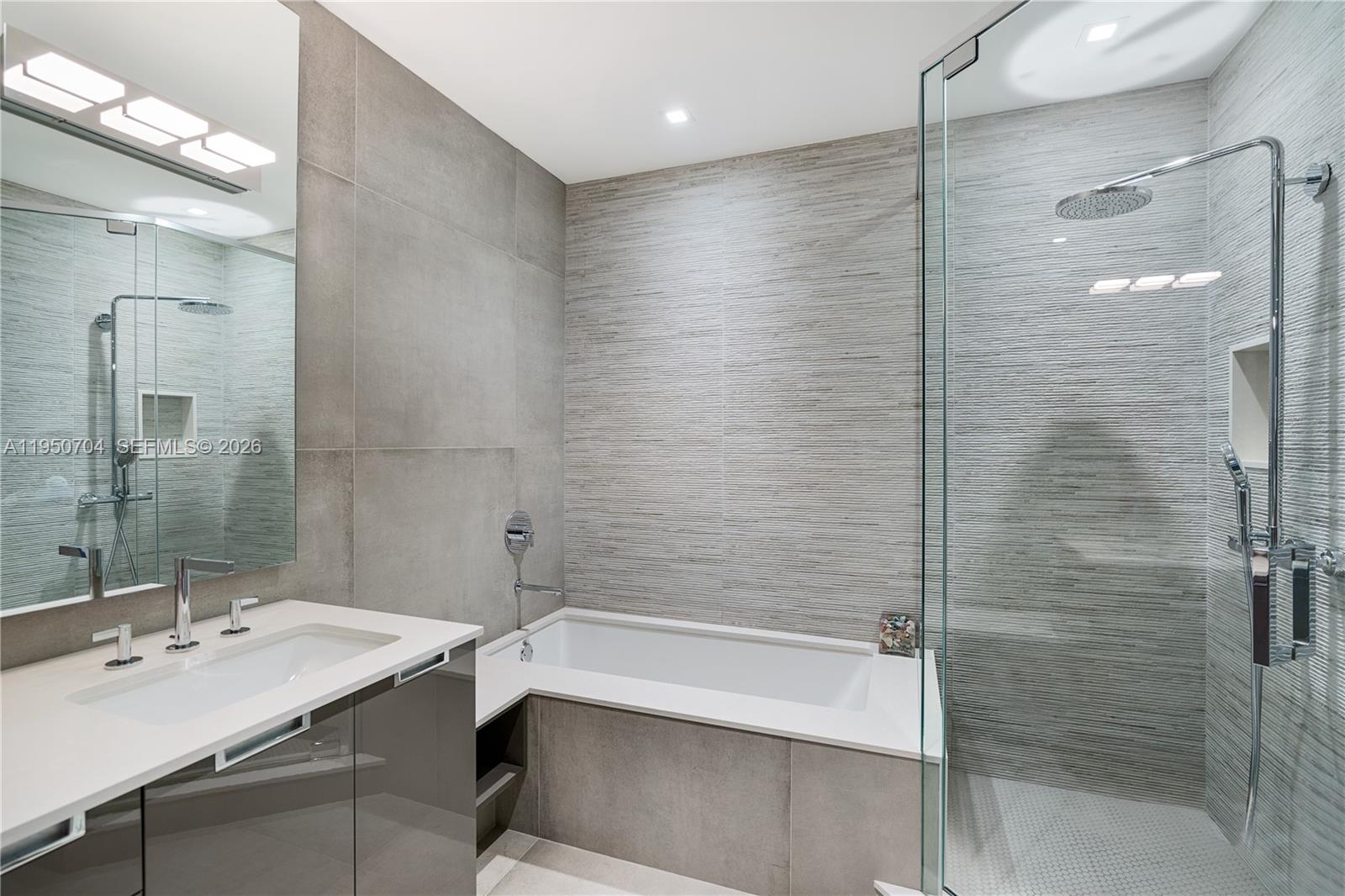 2370 Bayview Ln North Miami, FL 33181