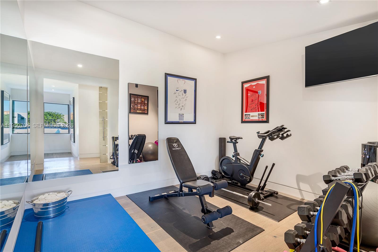 2370 Bayview Ln North Miami, FL 33181