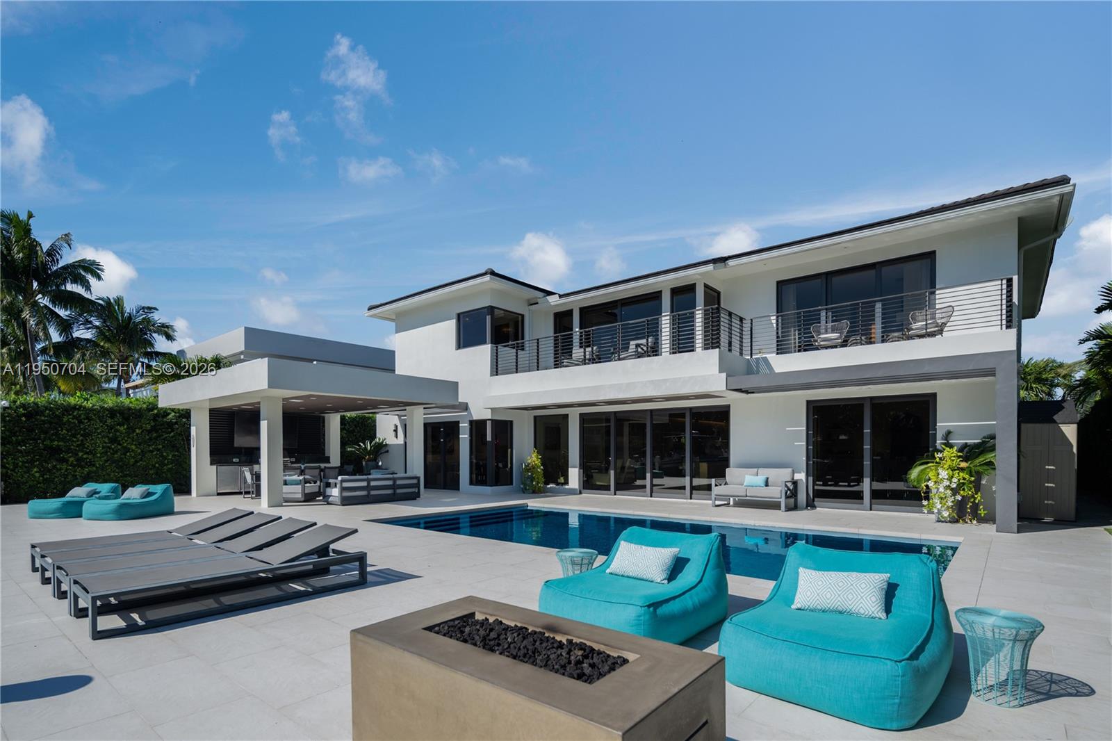 2370 Bayview Ln North Miami, FL 33181