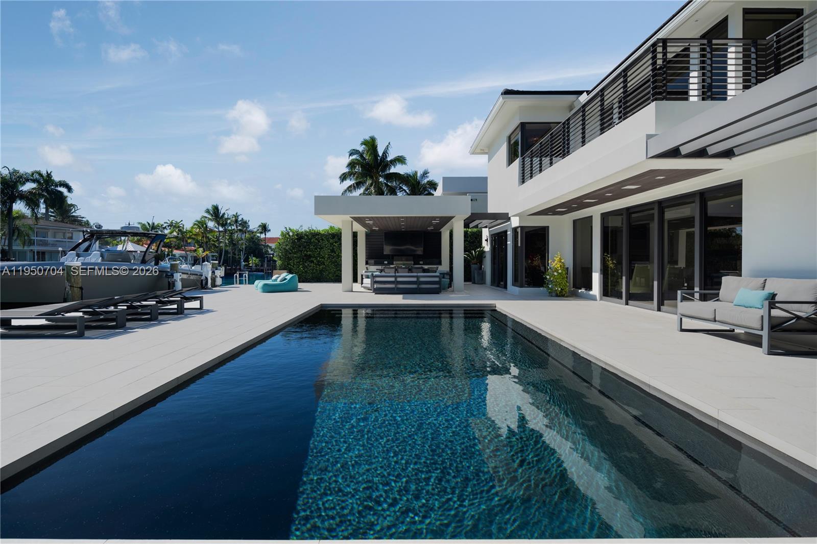 2370 Bayview Ln North Miami, FL 33181